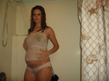 Беременная с косичками