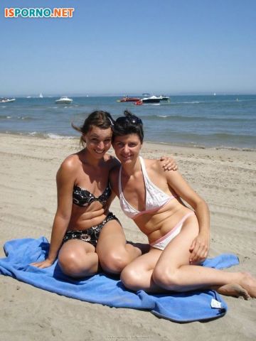 Девушки на пляже
